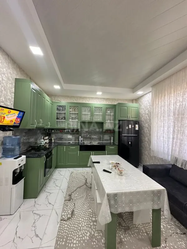 Satılır 4 otaqlı həyət evi 240 m²