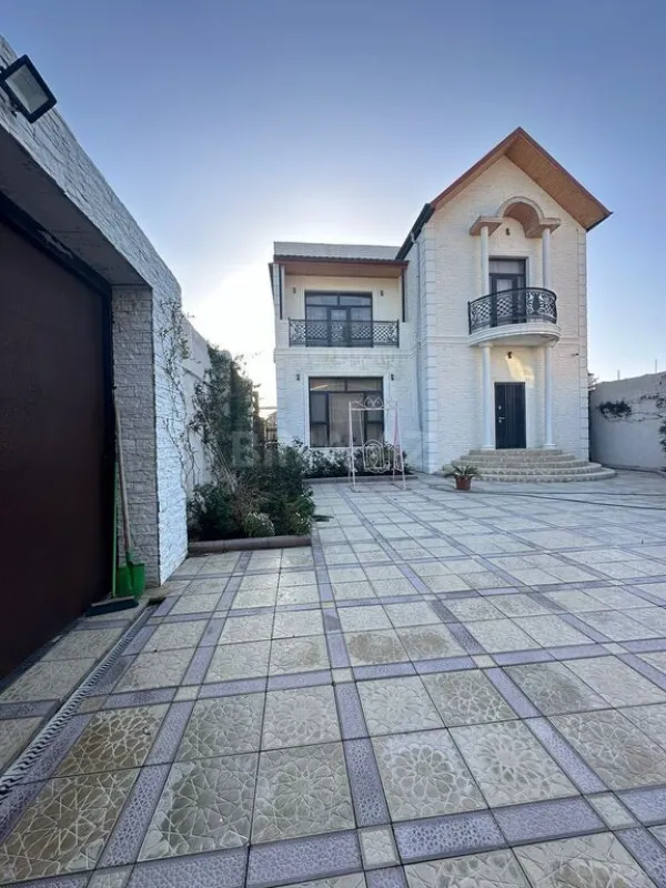 Satılır 4 otaqlı həyət evi 240 m²