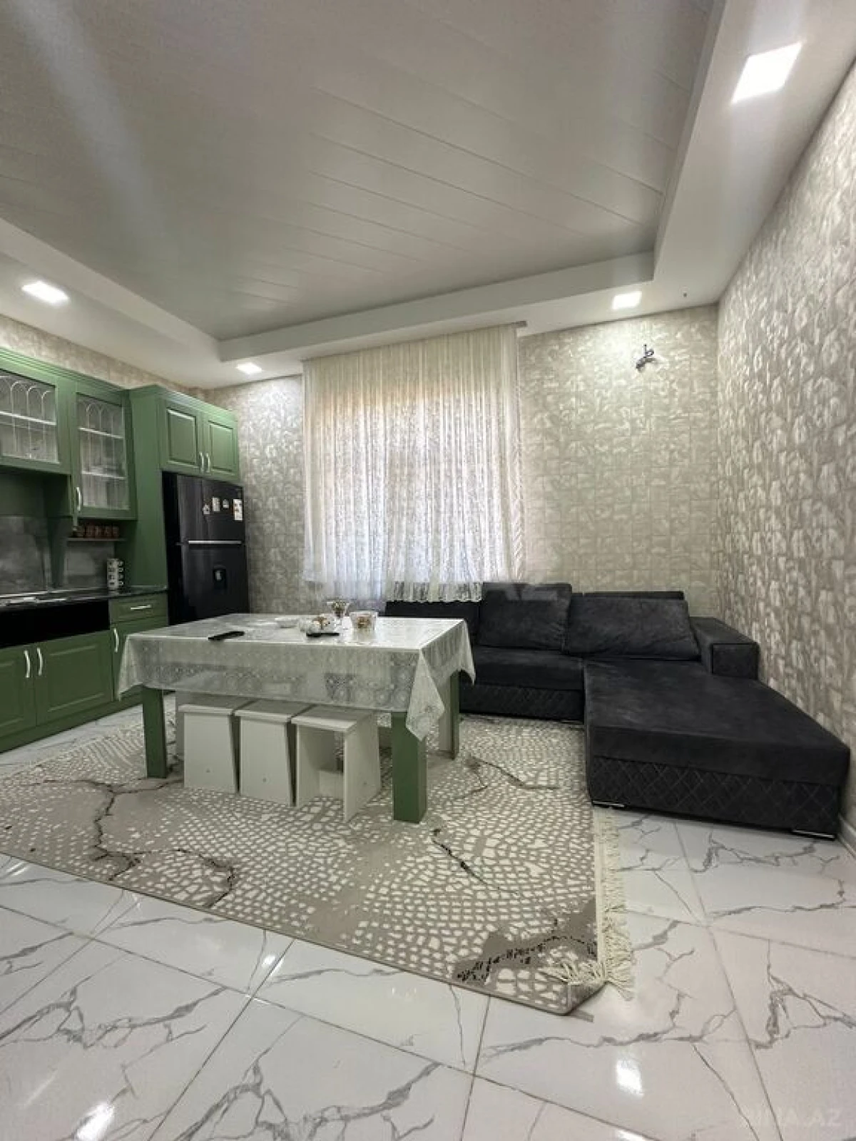 Satılır 4 otaqlı həyət evi 240 m²