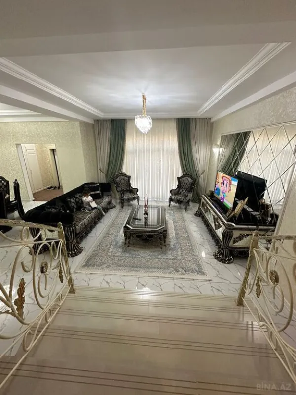 Satılır 4 otaqlı həyət evi 240 m²