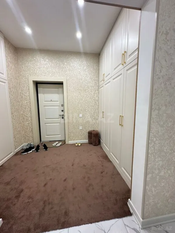 Satılır 4 otaqlı həyət evi 240 m²