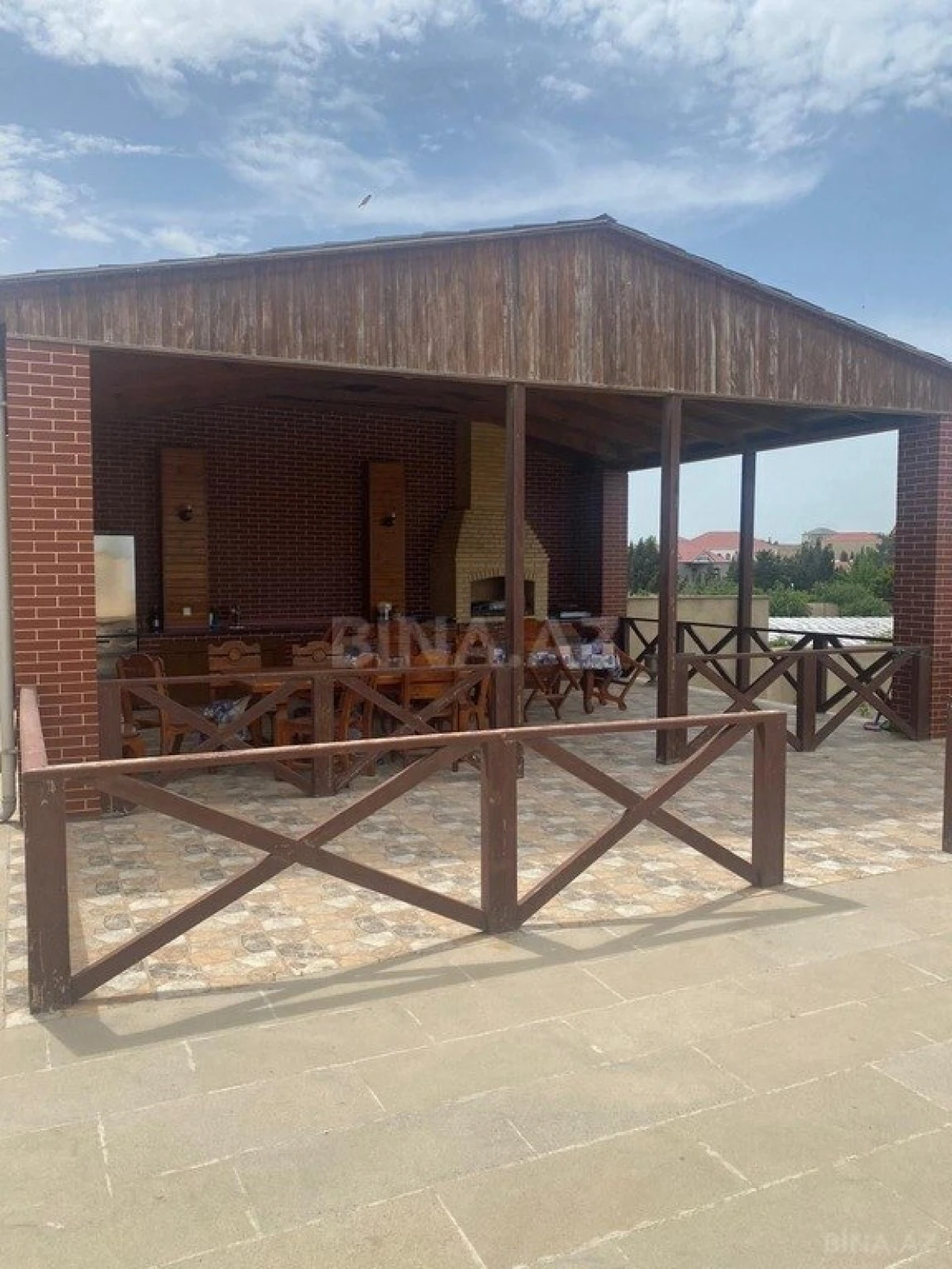 Satılır 11 otaqlı həyət evi 700 m²