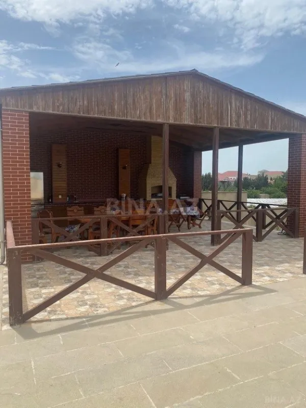 Satılır 11 otaqlı həyət evi 700 m²