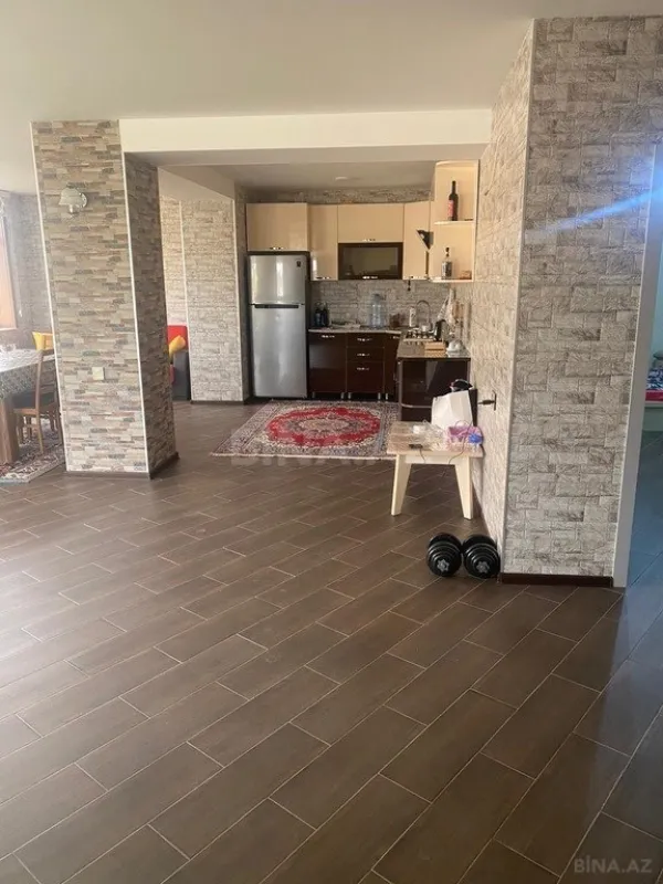 Satılır 11 otaqlı həyət evi 700 m²