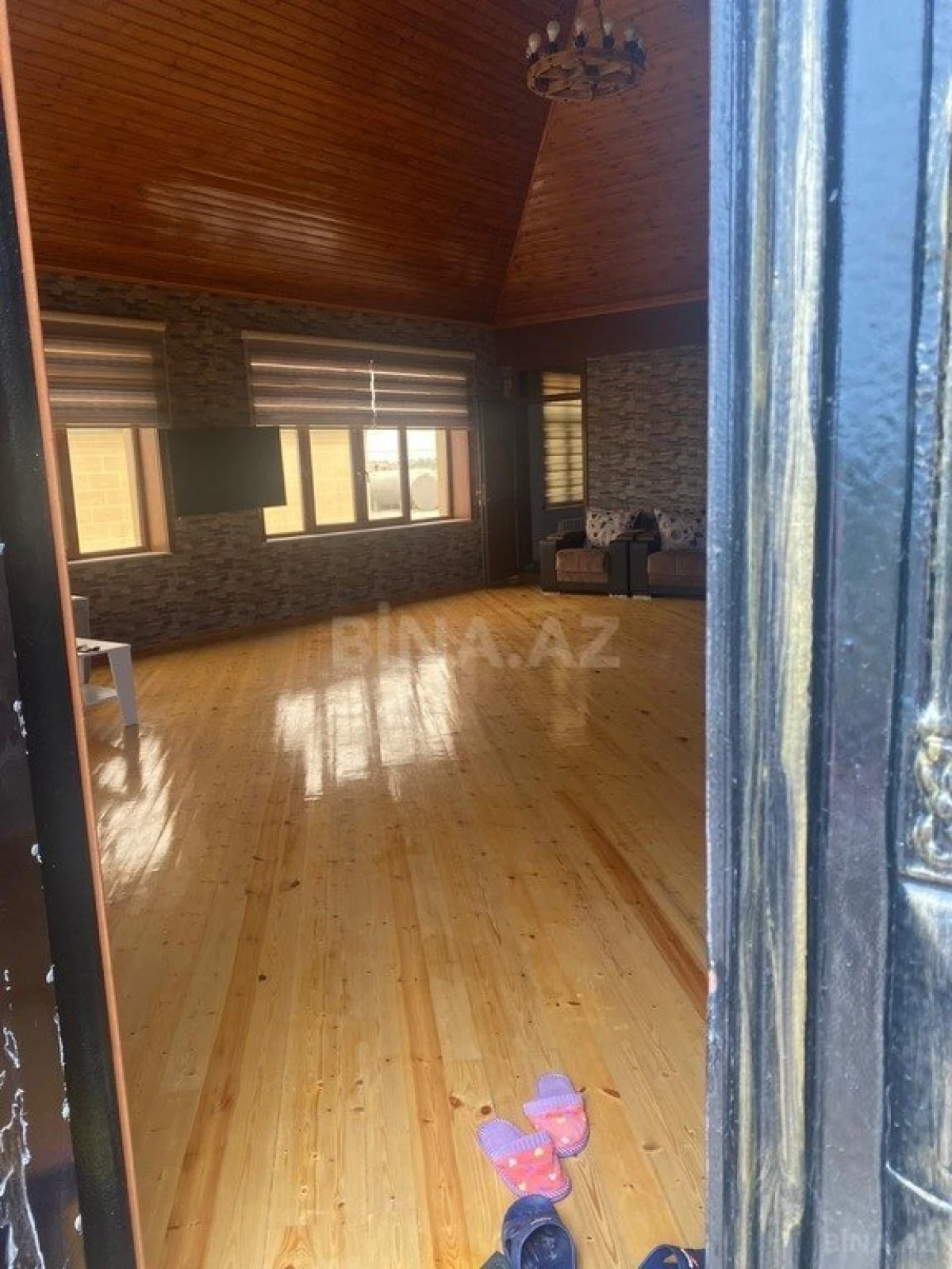 Satılır 11 otaqlı həyət evi 700 m²