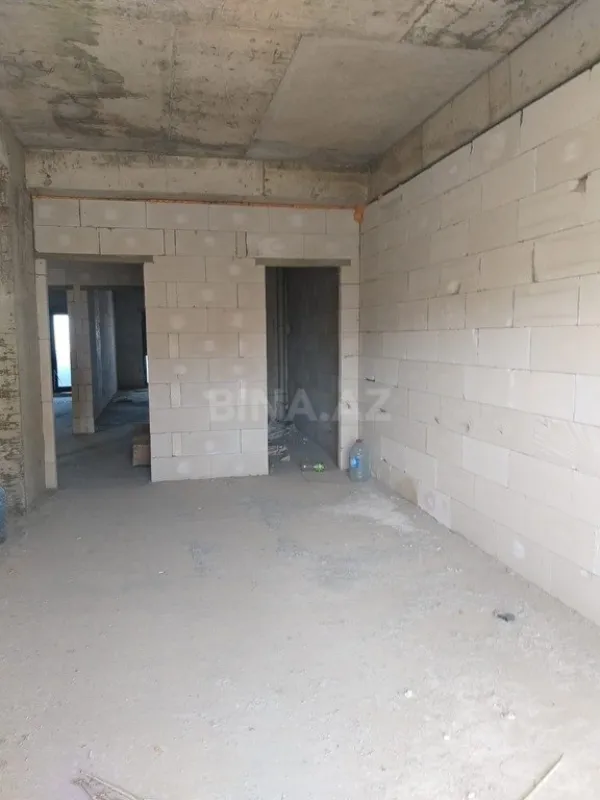 Satılır 4 otaqlı mənzil 162 m²