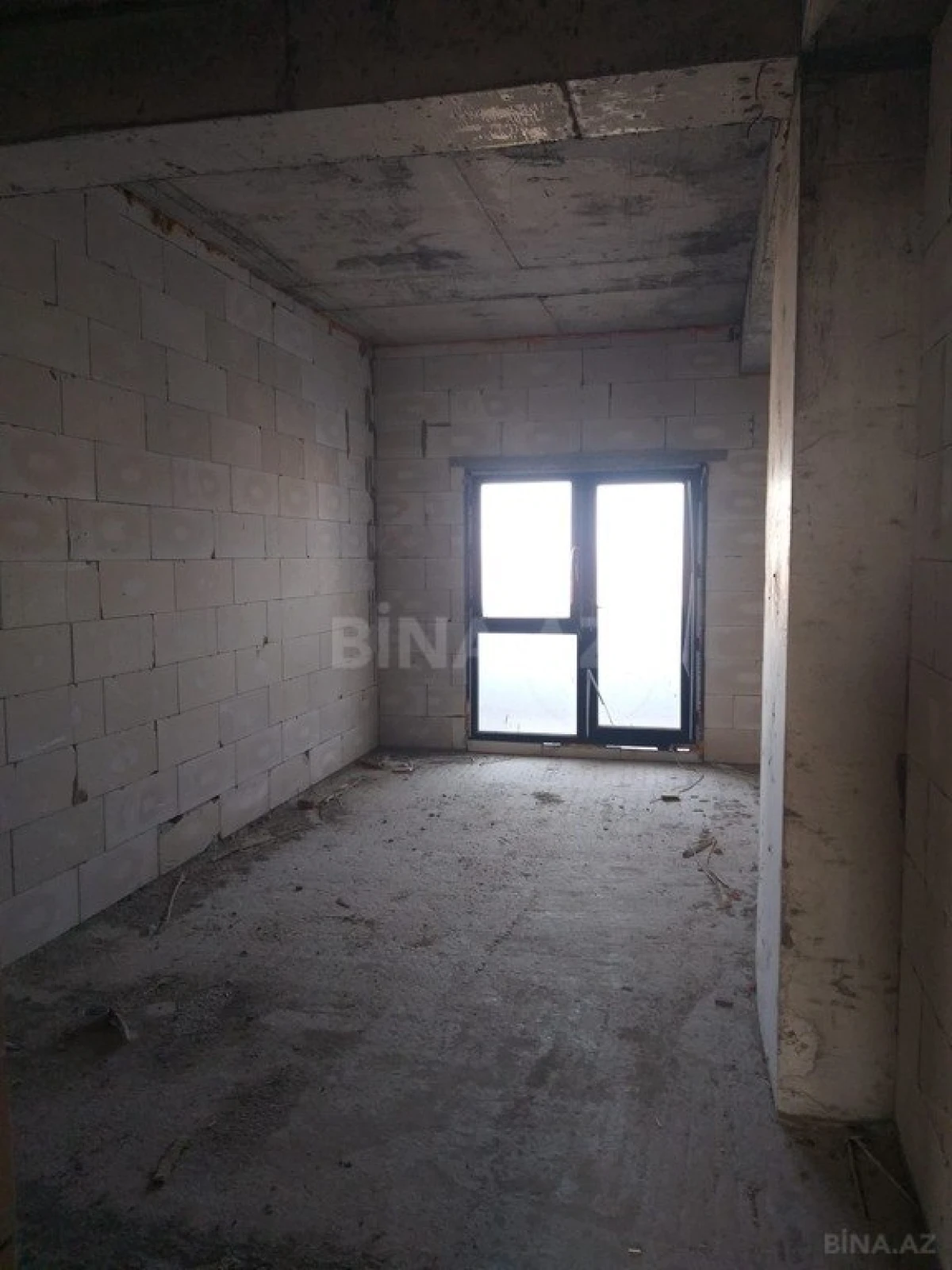 Satılır 4 otaqlı mənzil 162 m²