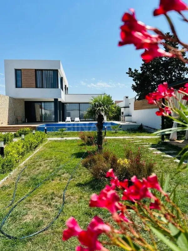 Kirayə verilir 4 otaqlı həyət evi 360 m²