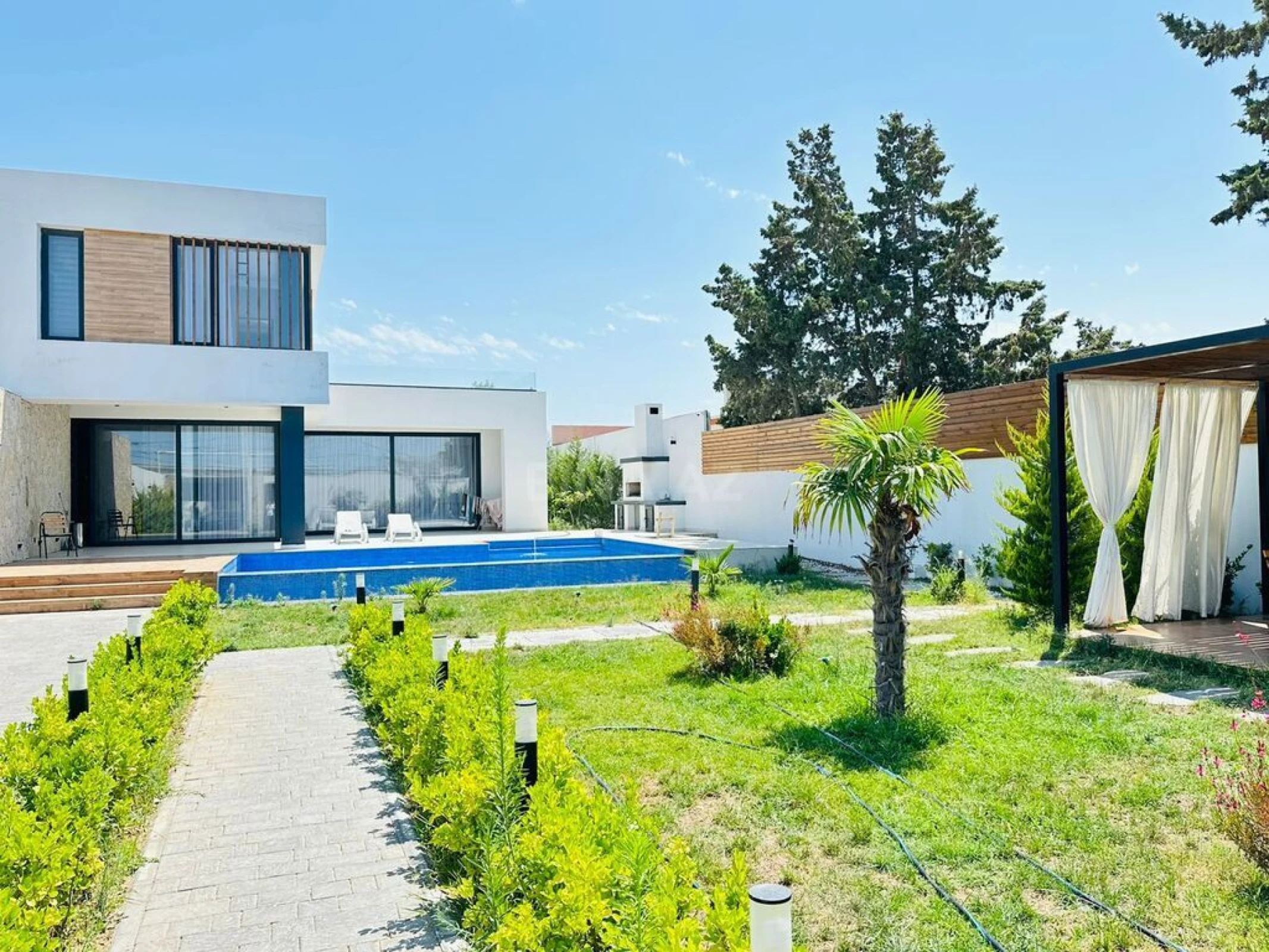 Kirayə verilir 4 otaqlı həyət evi 360 m²