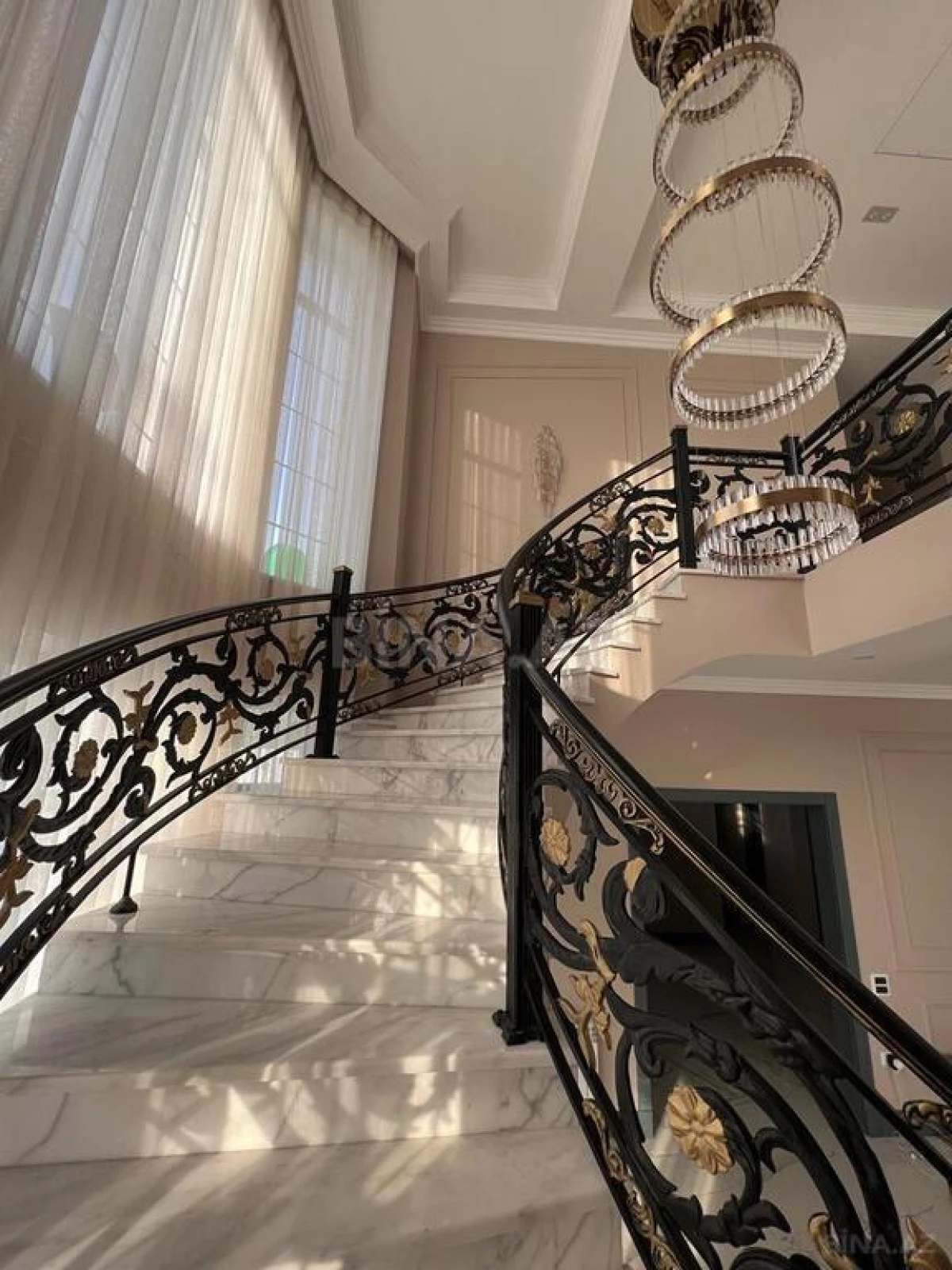 Kirayə verilir 5 otaqlı həyət evi 400 m²