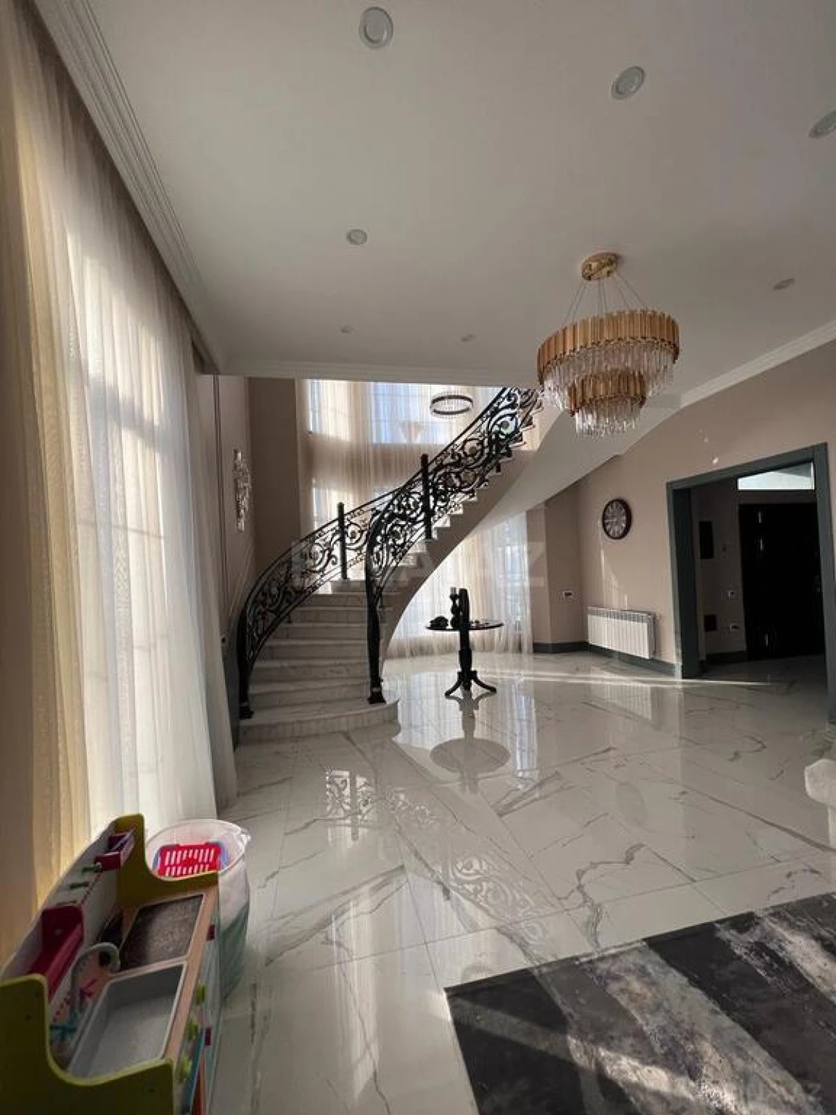Kirayə verilir 5 otaqlı həyət evi 400 m²