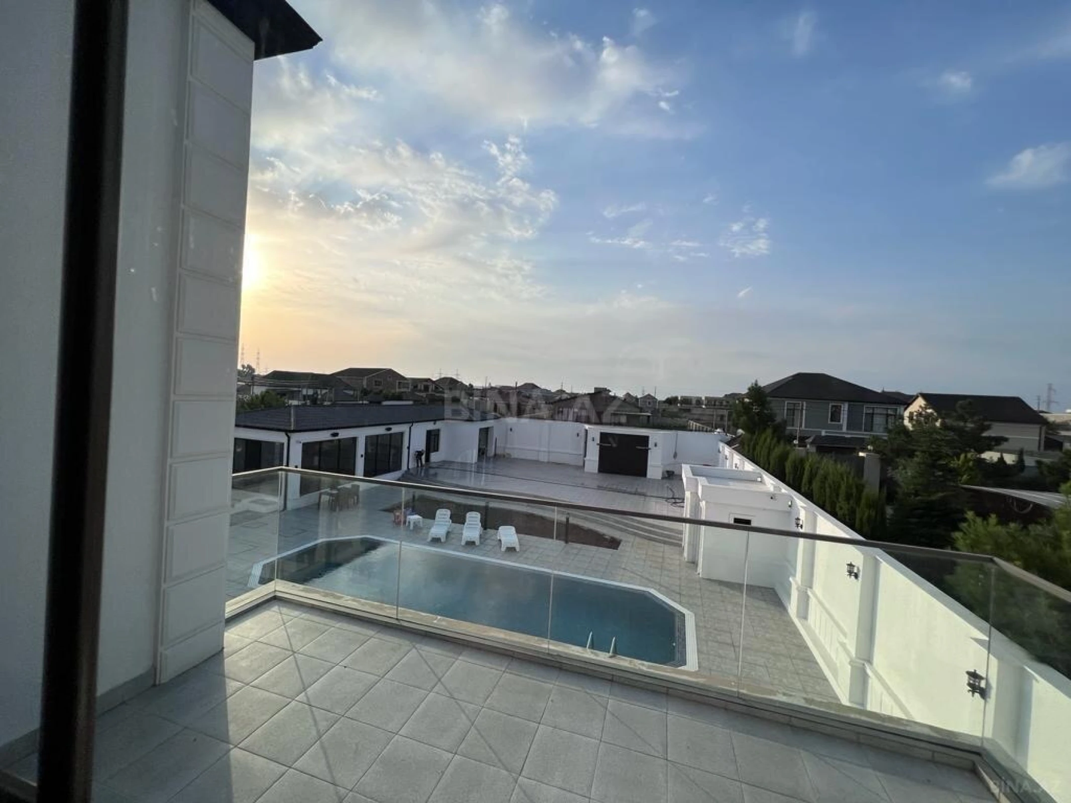 Kirayə verilir 6 otaqlı həyət evi 400 m²