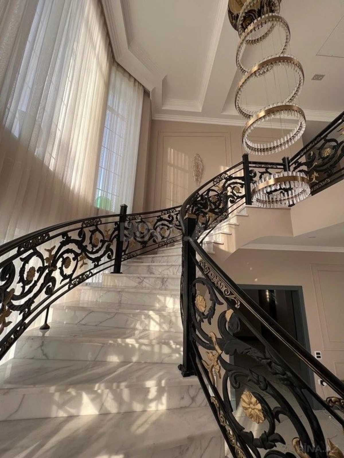 Kirayə verilir 6 otaqlı həyət evi 400 m²