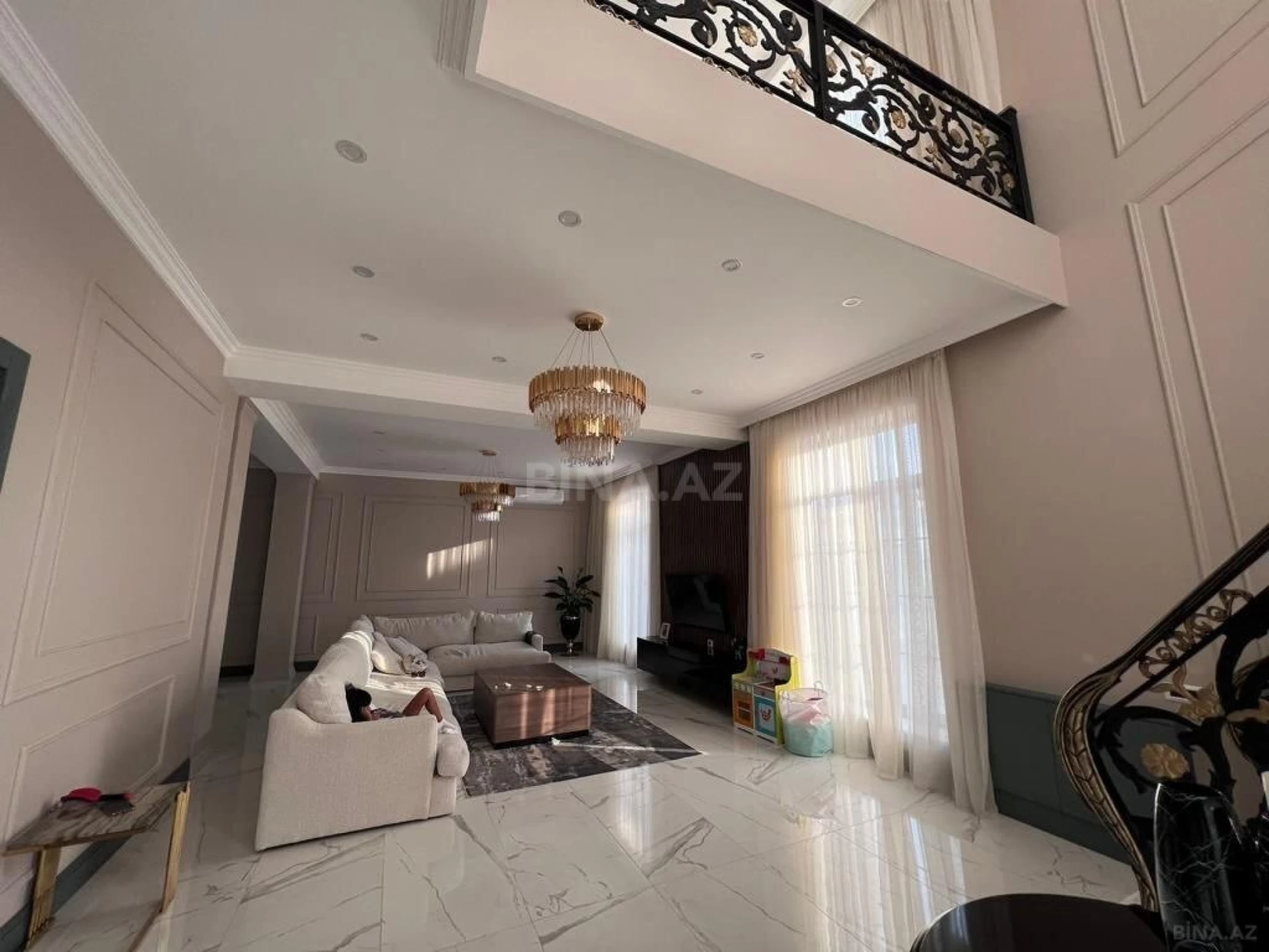 Kirayə verilir 6 otaqlı həyət evi 400 m²