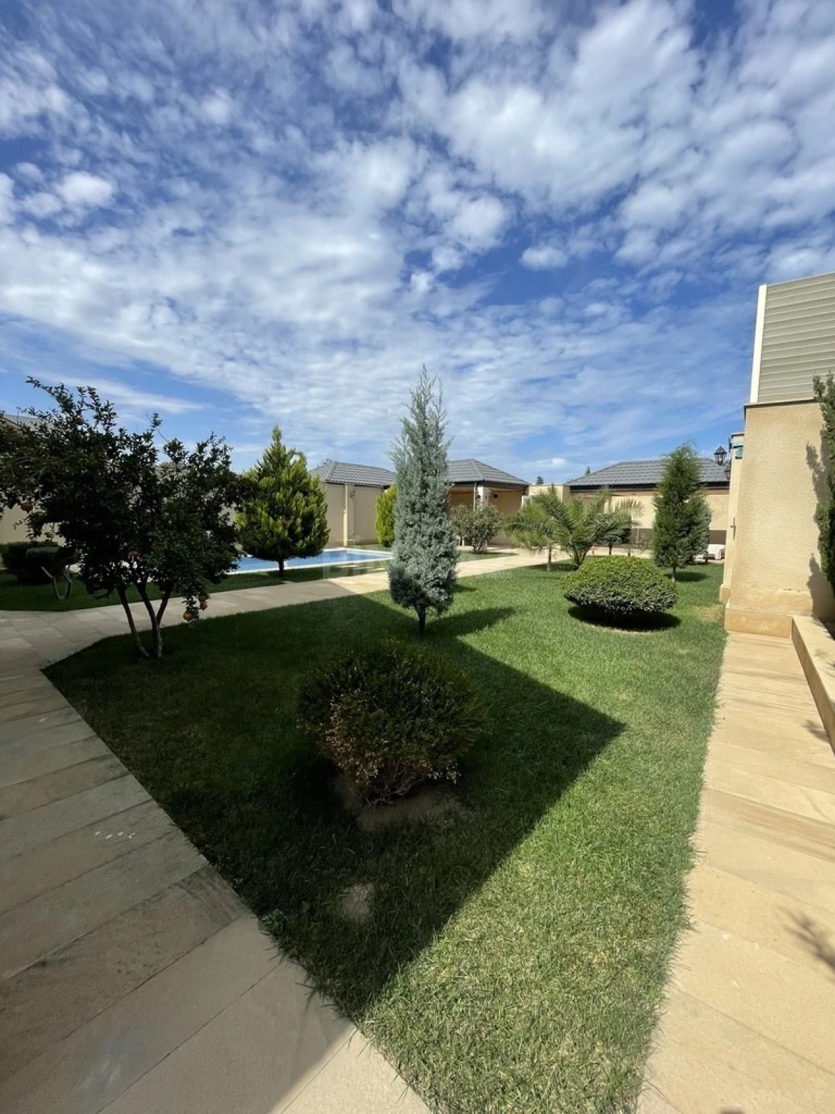 Kirayə verilir 5 otaqlı həyət evi 200 m²