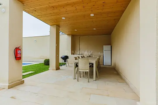 Kirayə verilir 5 otaqlı həyət evi 200 m²