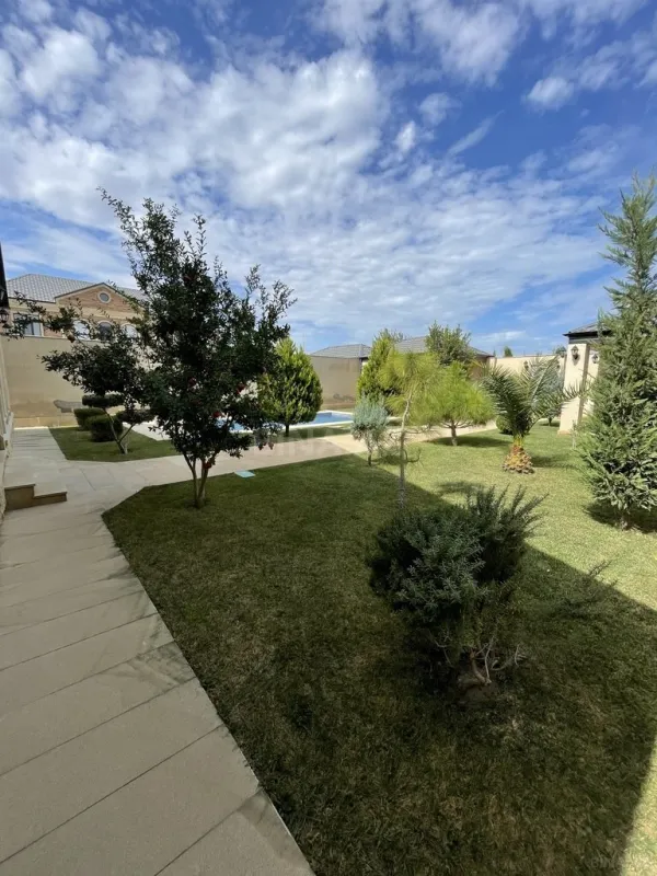 Kirayə verilir 5 otaqlı həyət evi 200 m²