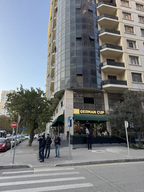 Satılır 3 otaqlı mənzil 163 m²