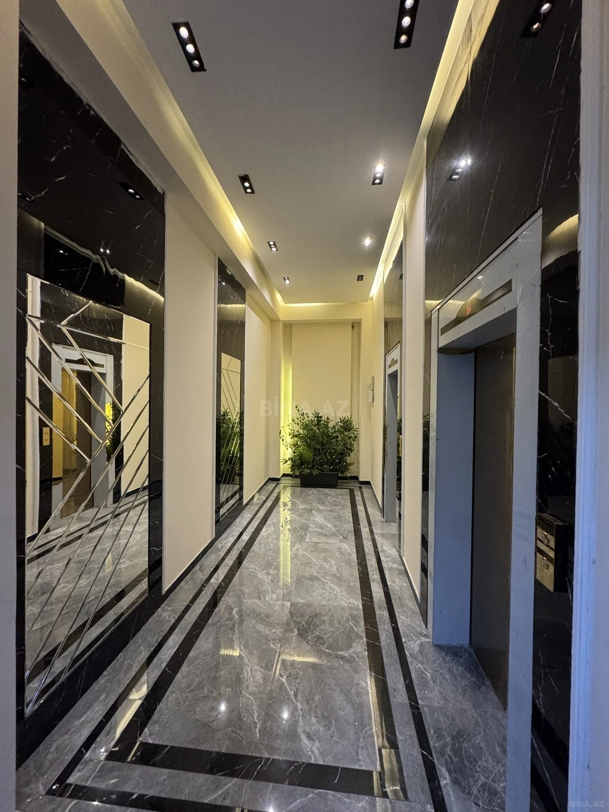 Satılır 3 otaqlı mənzil 163 m²