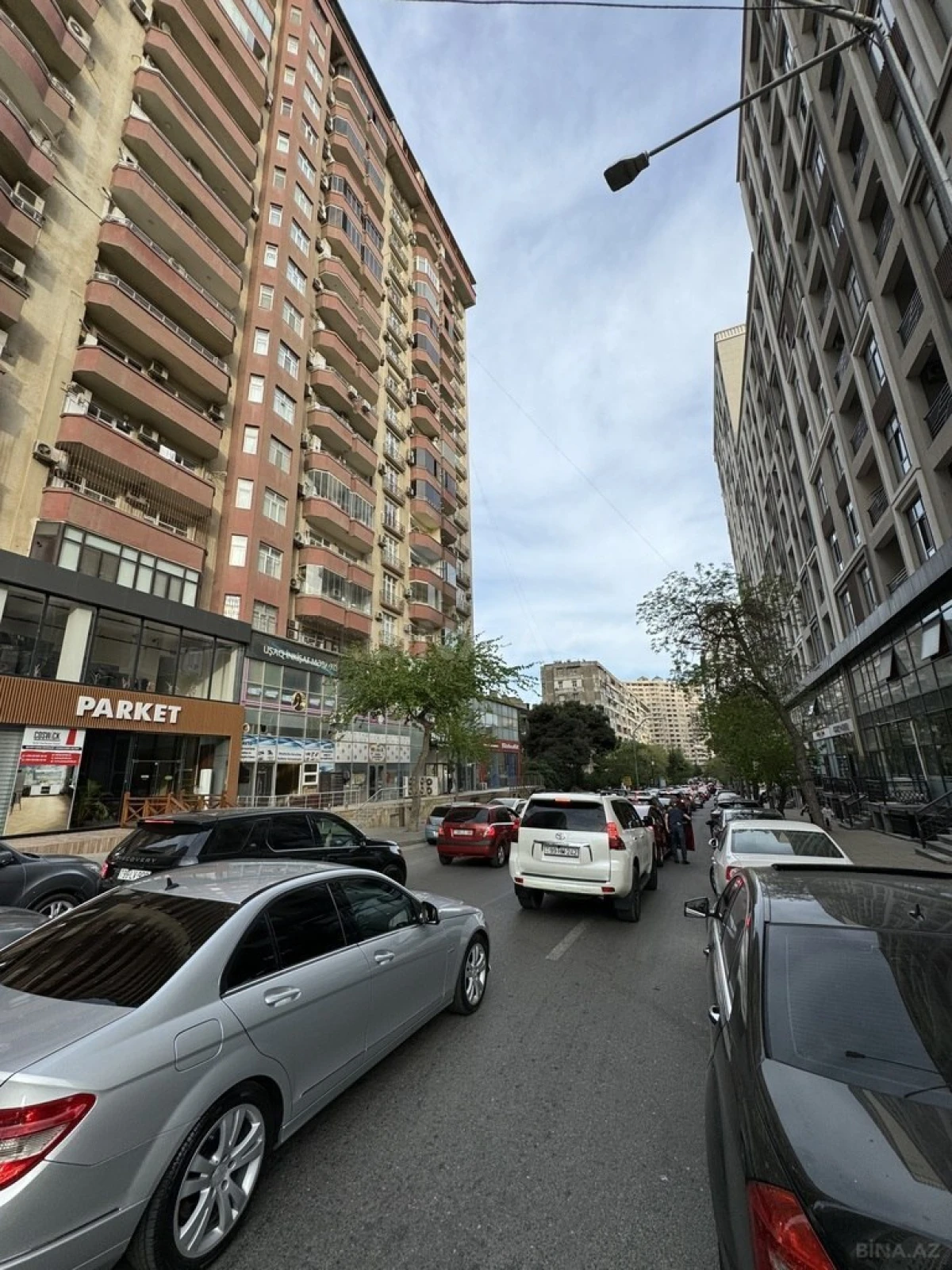 Satılır 3 otaqlı mənzil 163 m²