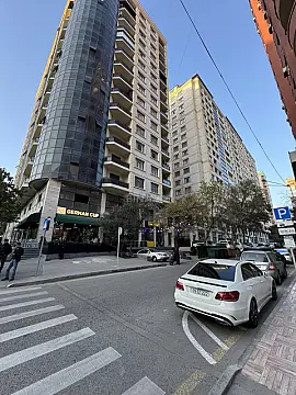 Satılır 3 otaqlı mənzil 163 m²