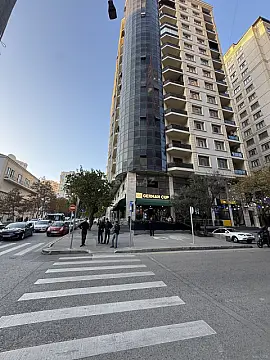 Satılır 3 otaqlı mənzil 163 m²