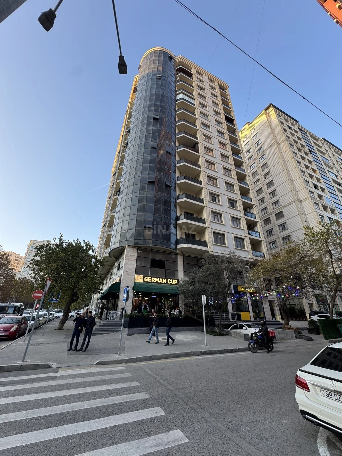 Satılır 3 otaqlı mənzil 163 m²
