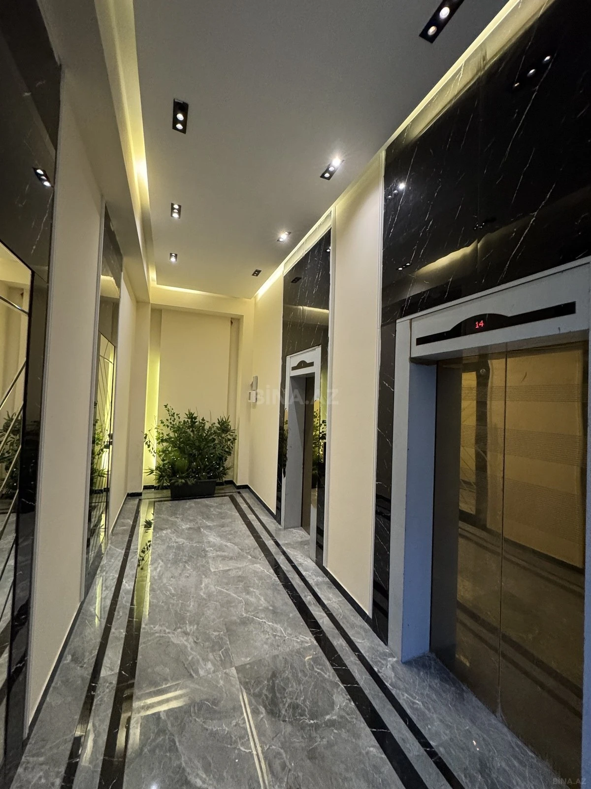 Satılır 3 otaqlı mənzil 163 m²