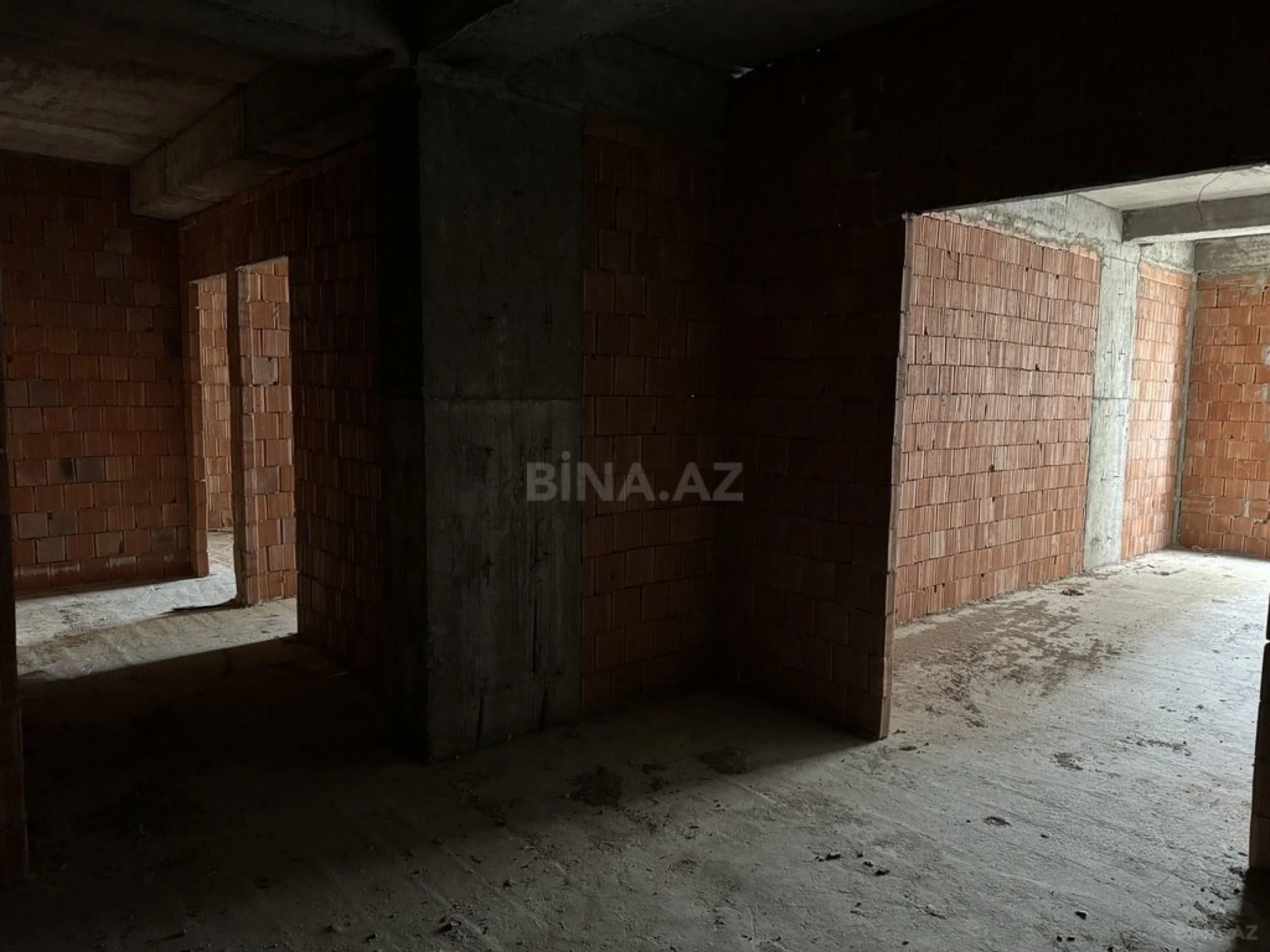 Satılır 3 otaqlı mənzil 163 m²