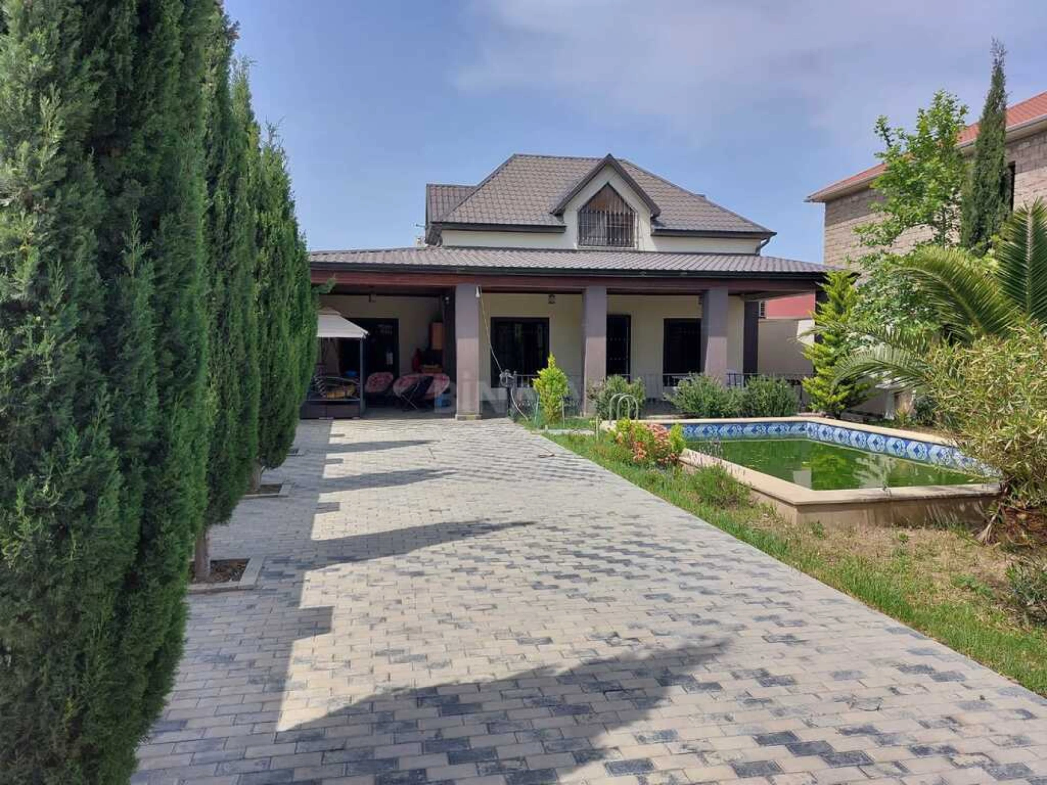 Satılır 5 otaqlı həyət evi 220 m²