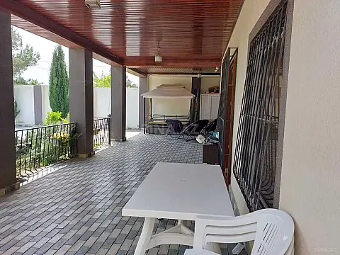 Satılır 5 otaqlı həyət evi 220 m²