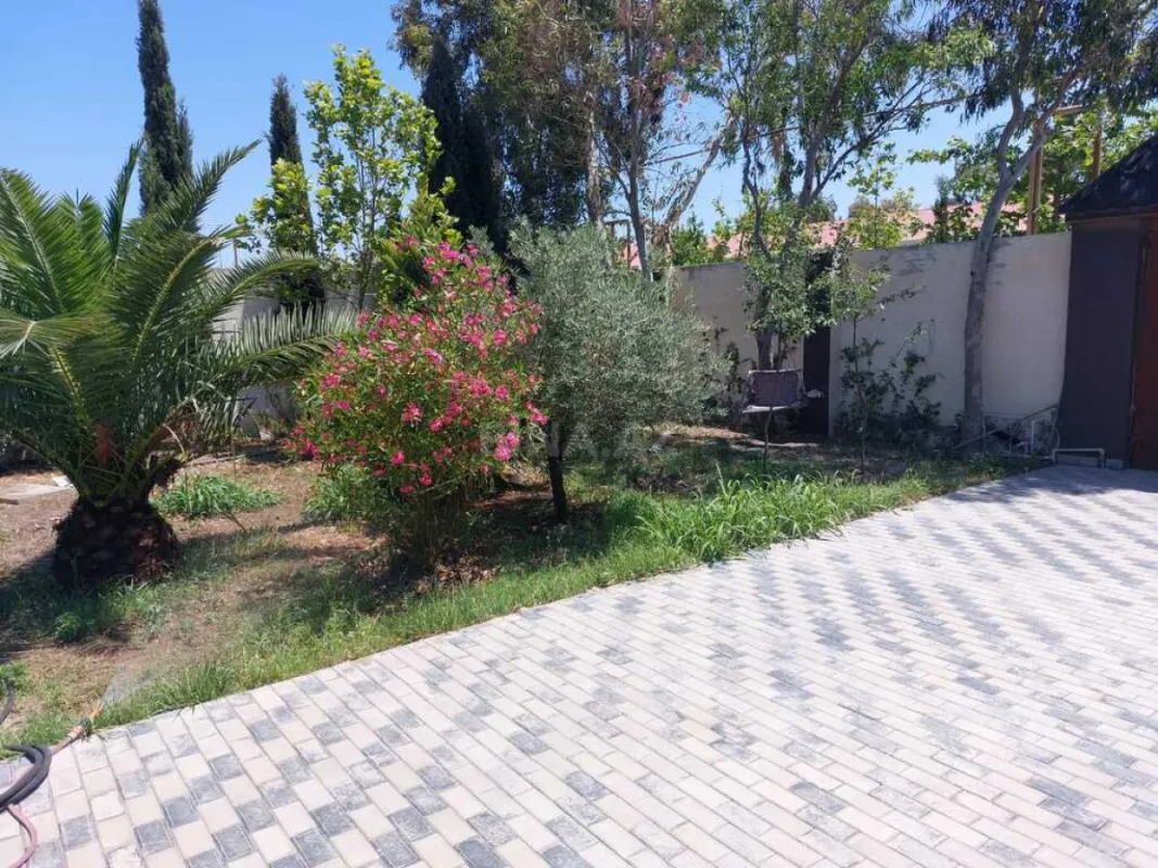 Satılır 5 otaqlı həyət evi 220 m²