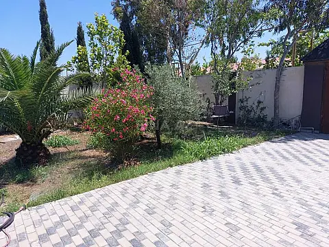 Satılır 5 otaqlı həyət evi 220 m²