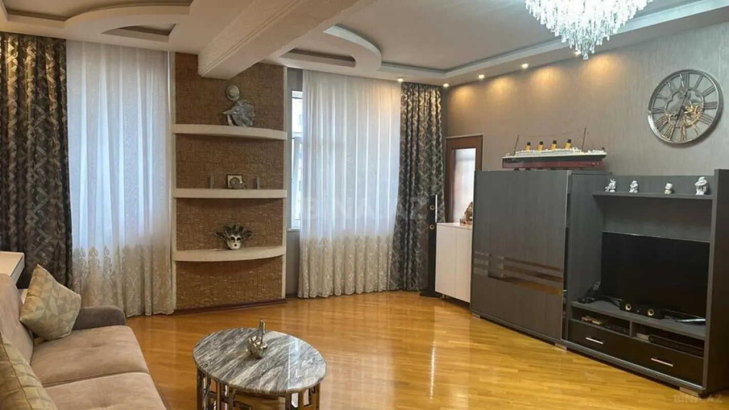 Satılır 3 otaqlı mənzil 120 m²