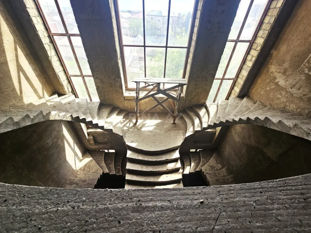 Satılır 10 otaqlı həyət evi 1000 m²