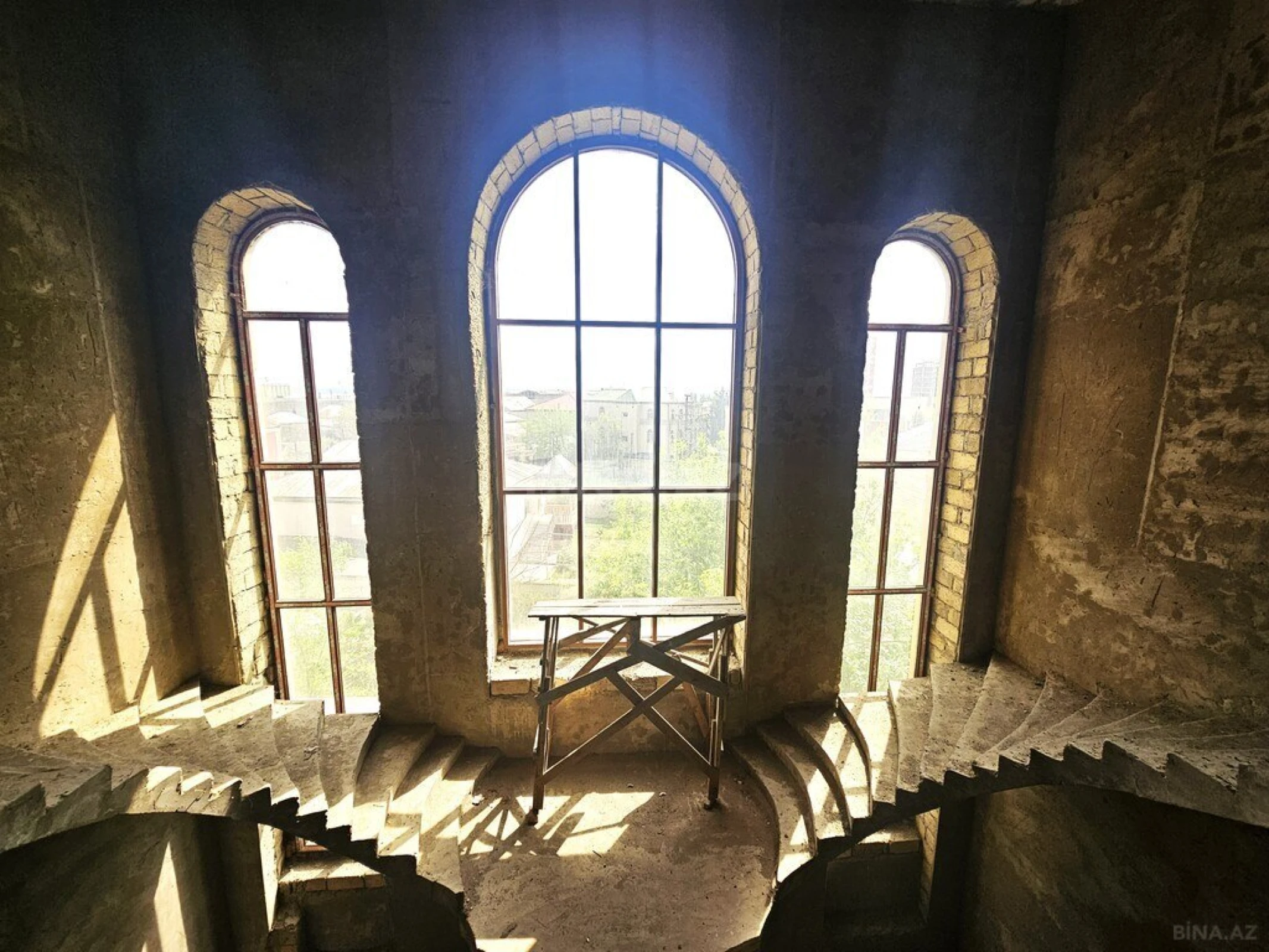 Satılır 10 otaqlı həyət evi 1000 m²