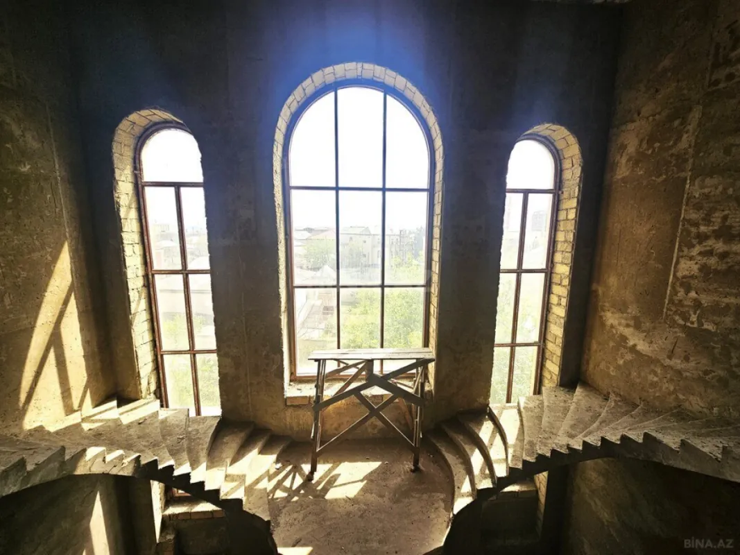 Satılır 10 otaqlı həyət evi 1000 m²