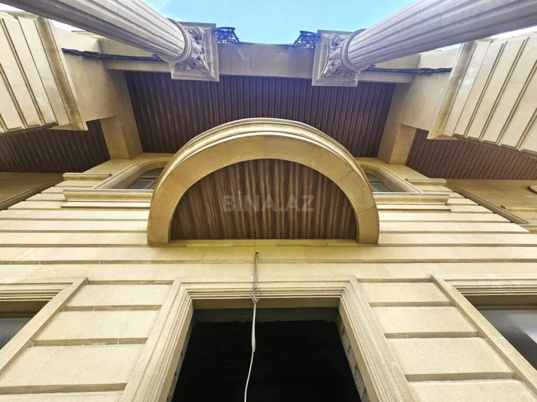 Satılır 10 otaqlı həyət evi 1000 m²