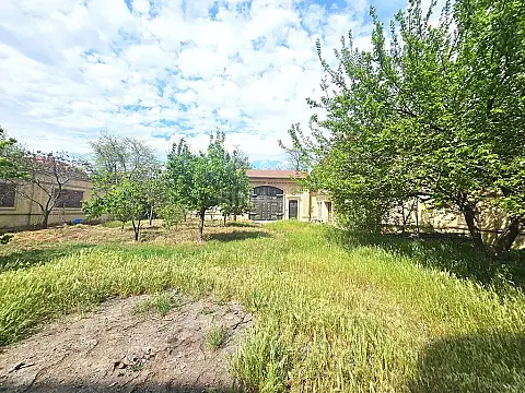 Satılır 10 otaqlı həyət evi 1000 m²