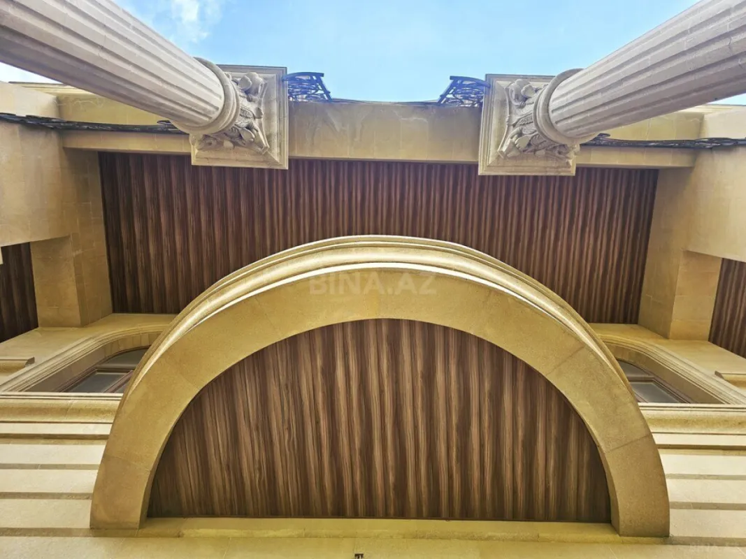 Satılır 10 otaqlı həyət evi 1000 m²