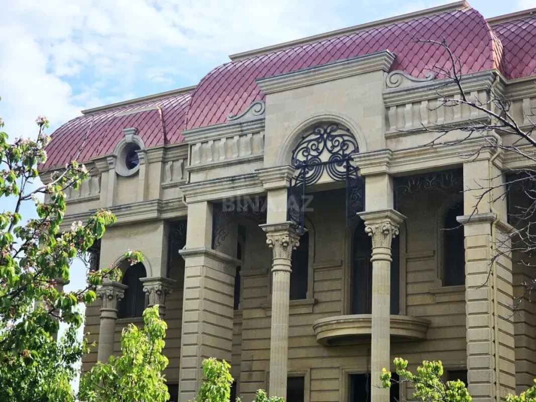 Satılır 10 otaqlı həyət evi 1000 m²