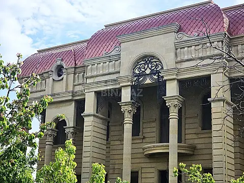 Satılır 10 otaqlı həyət evi 1000 m²