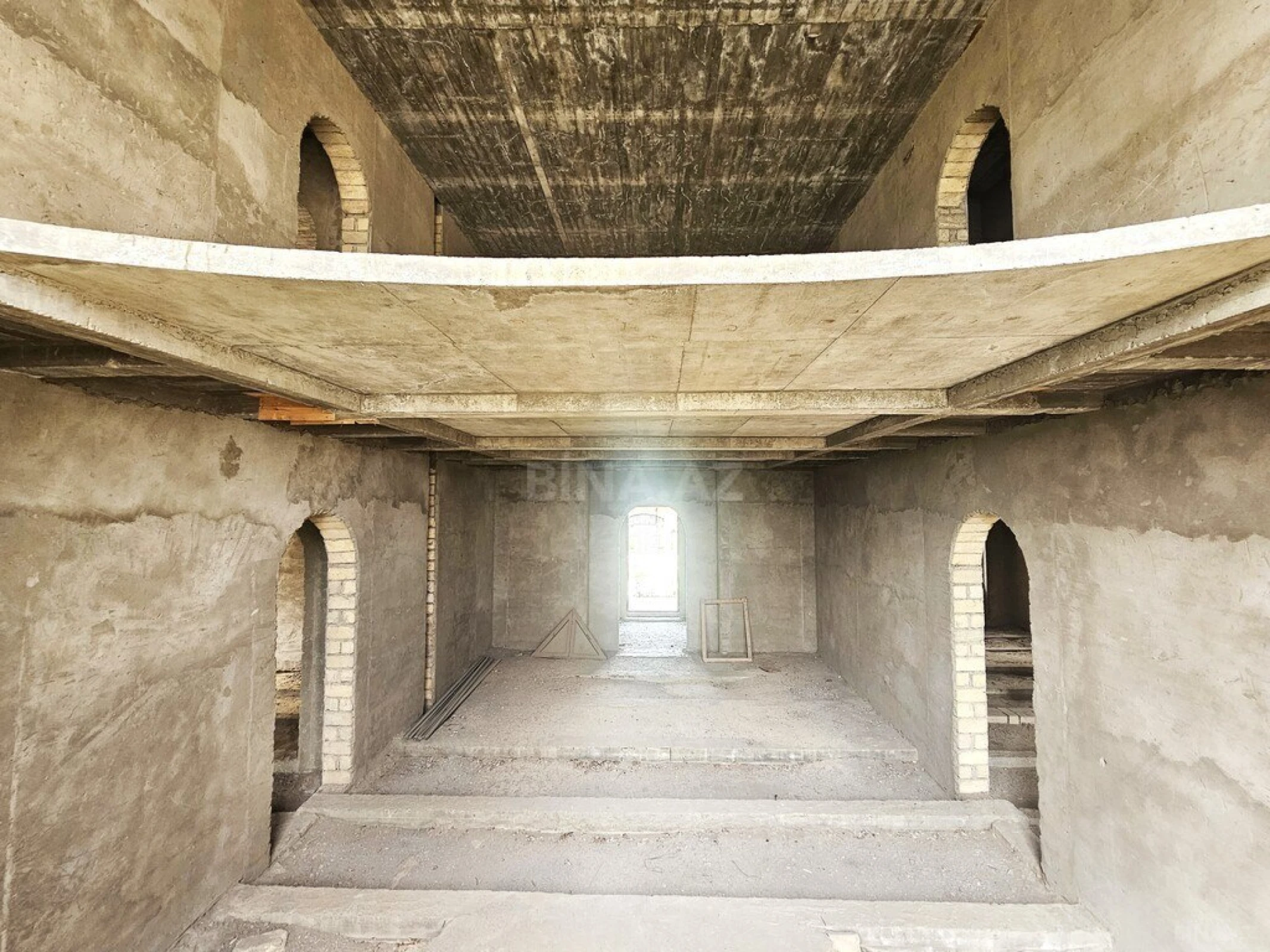 Satılır 10 otaqlı həyət evi 1000 m²