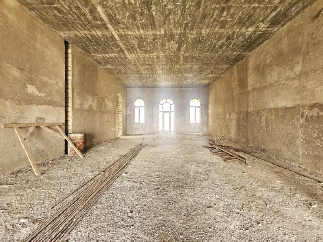 Satılır 10 otaqlı həyət evi 1000 m²