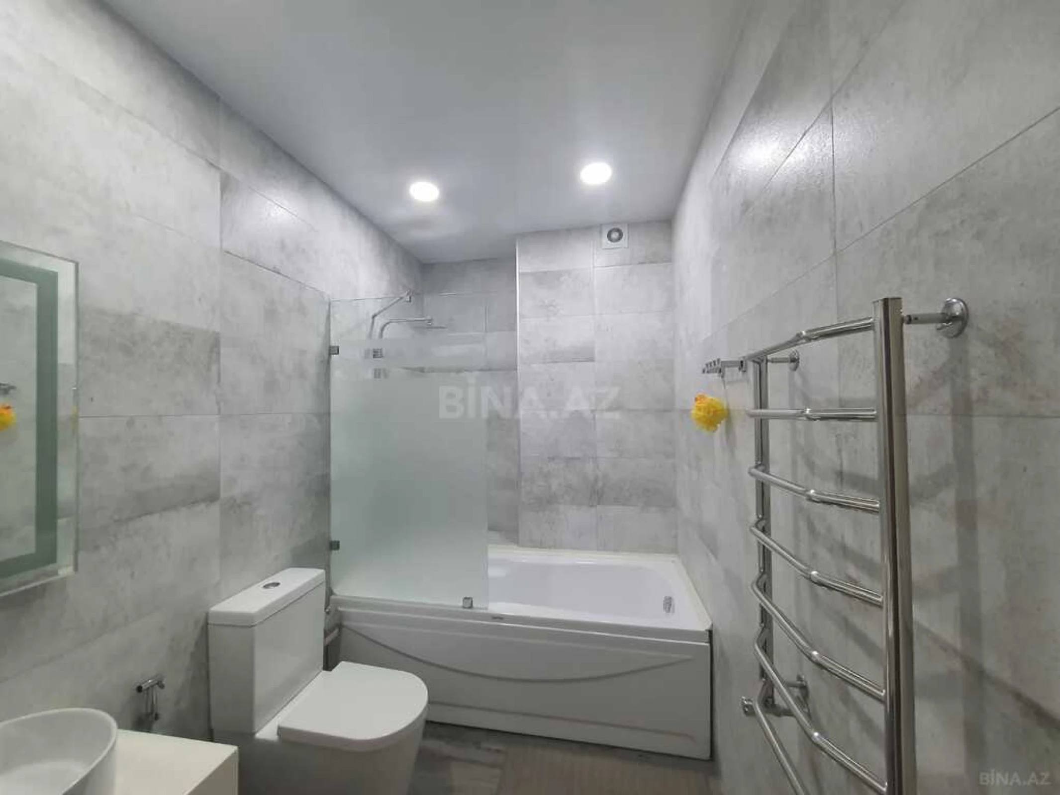 Satılır 3 otaqlı mənzil 162 m²