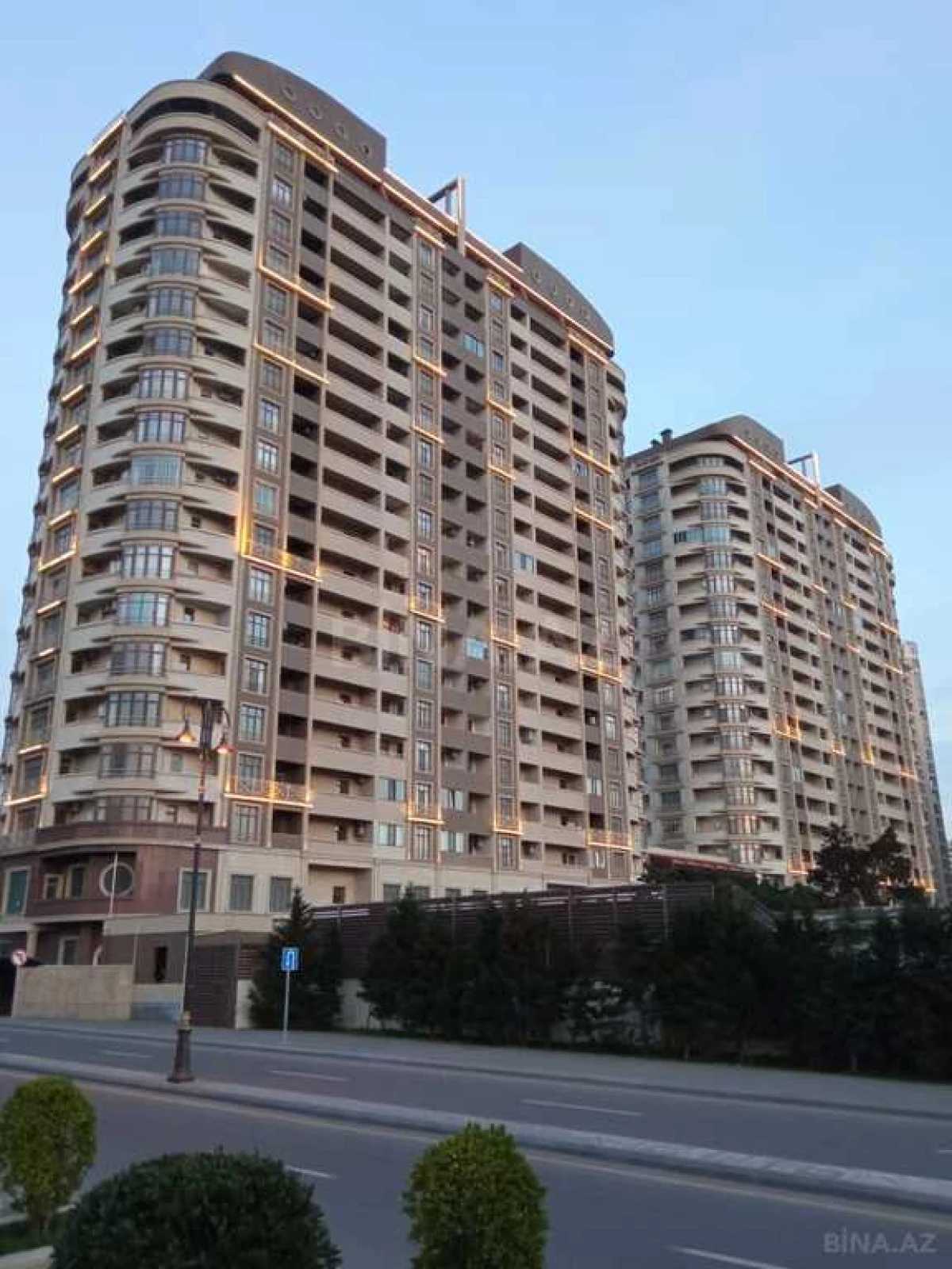Satılır 3 otaqlı mənzil 162 m²