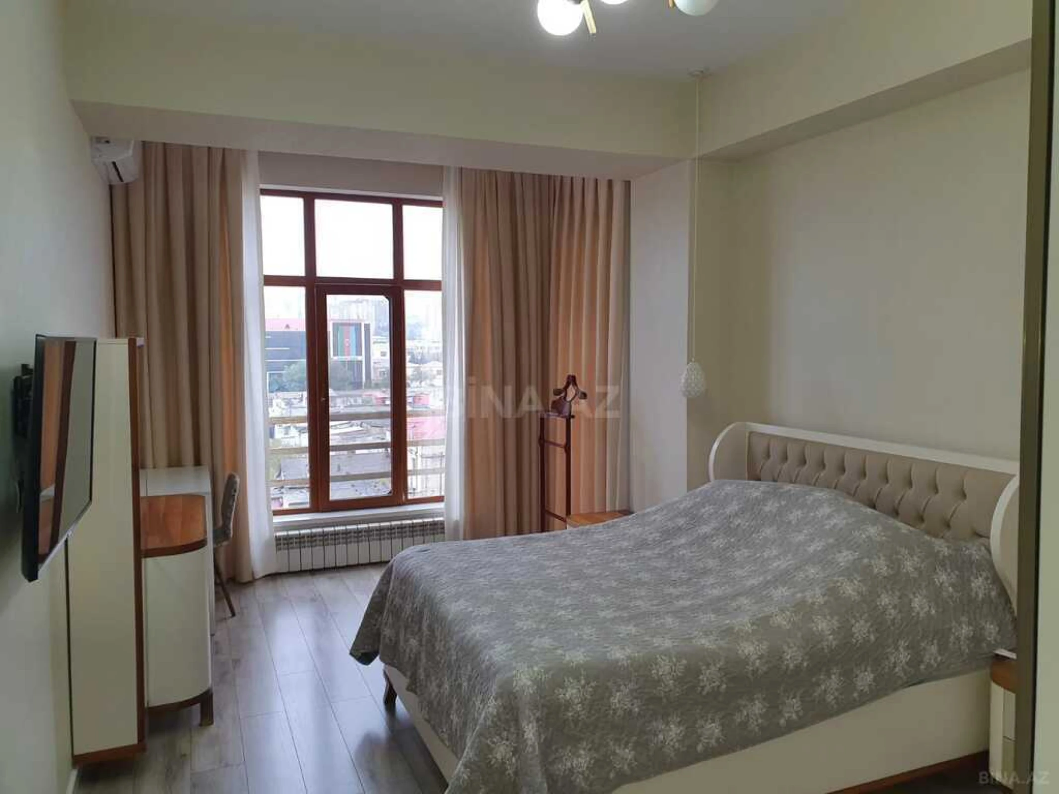 Satılır 3 otaqlı mənzil 162 m²
