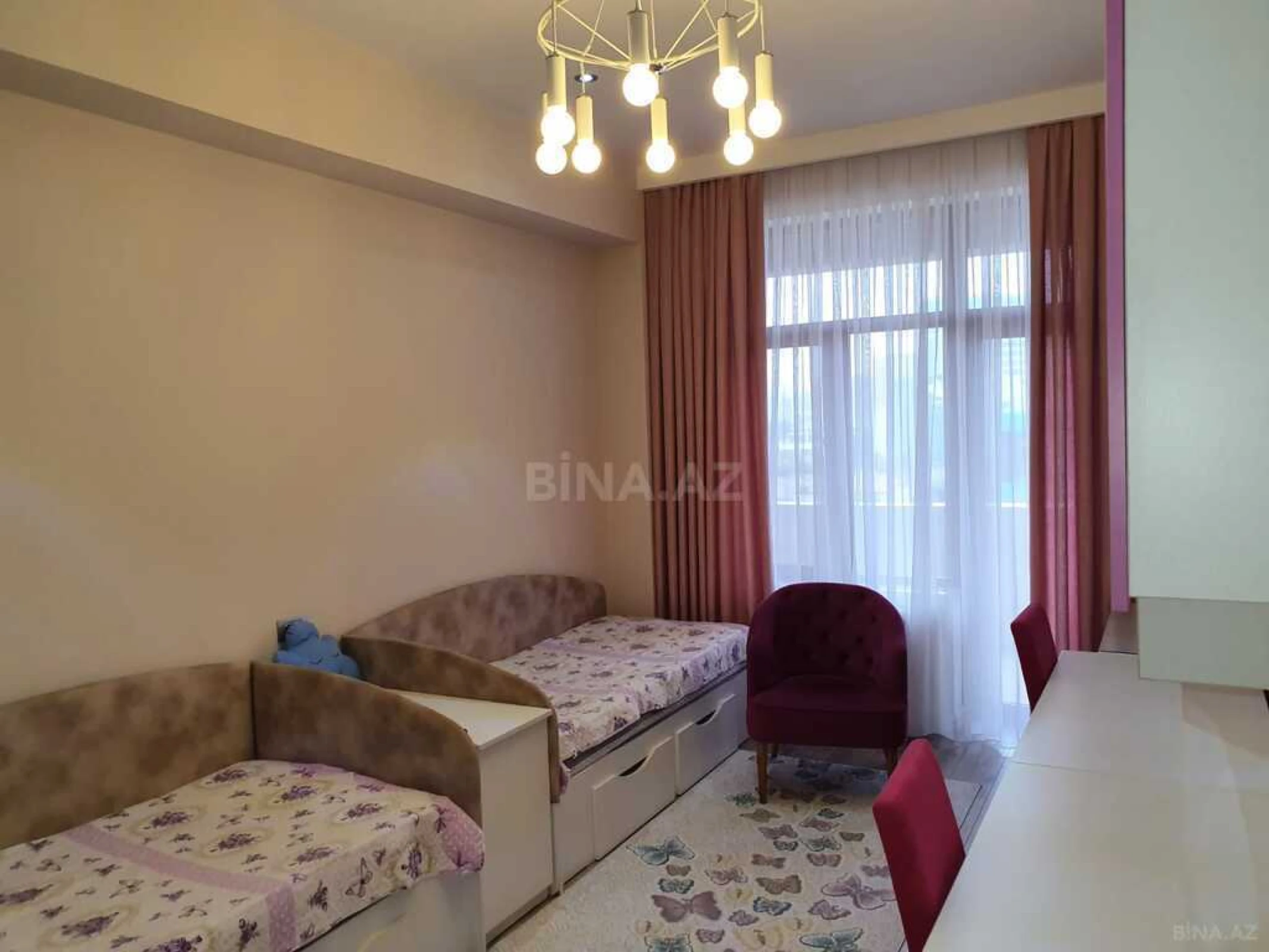 Satılır 3 otaqlı mənzil 162 m²