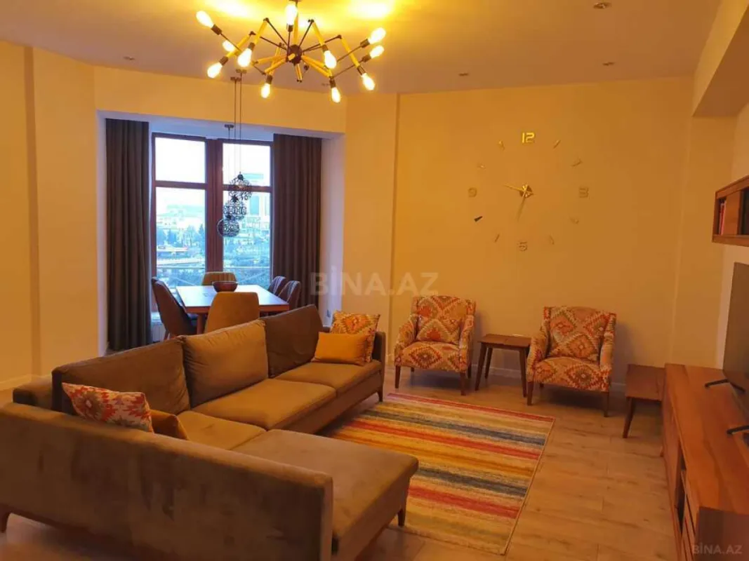 Satılır 3 otaqlı mənzil 162 m²