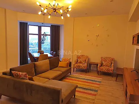 Satılır 3 otaqlı mənzil 162 m²
